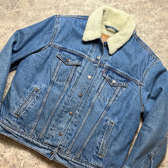 Levi’s Sherpa Lined Jean Jacket - Picture 1 of 7